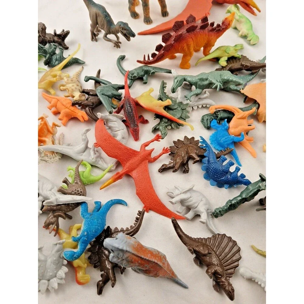80+ LOT Vintage 1990’s Plastic and Rubber Toy Dinosaurs Dinosaur HUGE